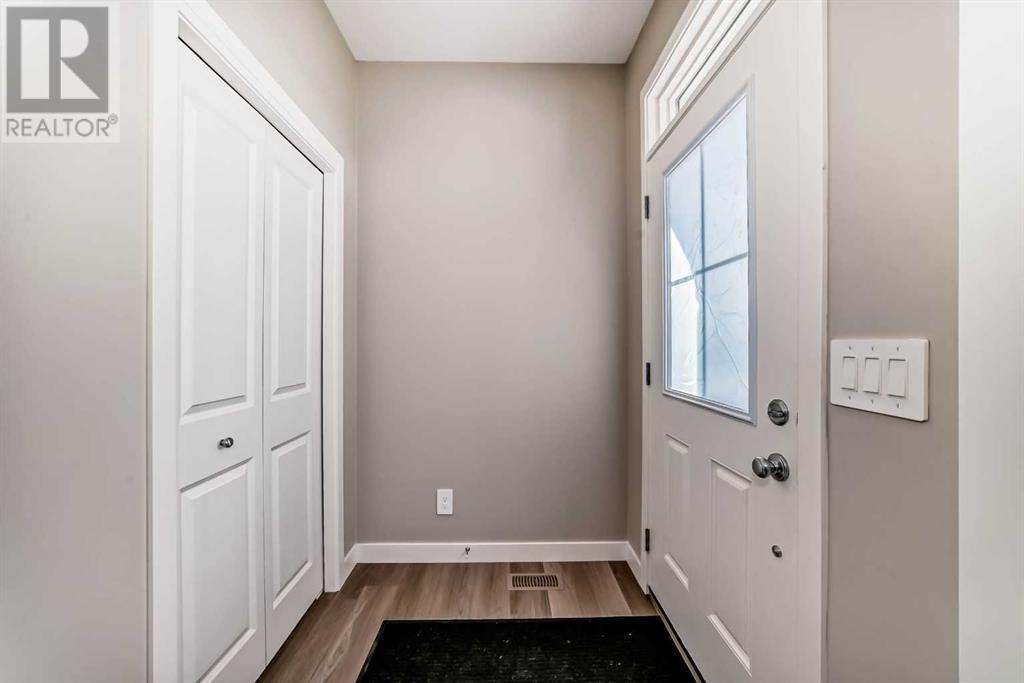 Property at 18 Heirloom Manor SE image 2
