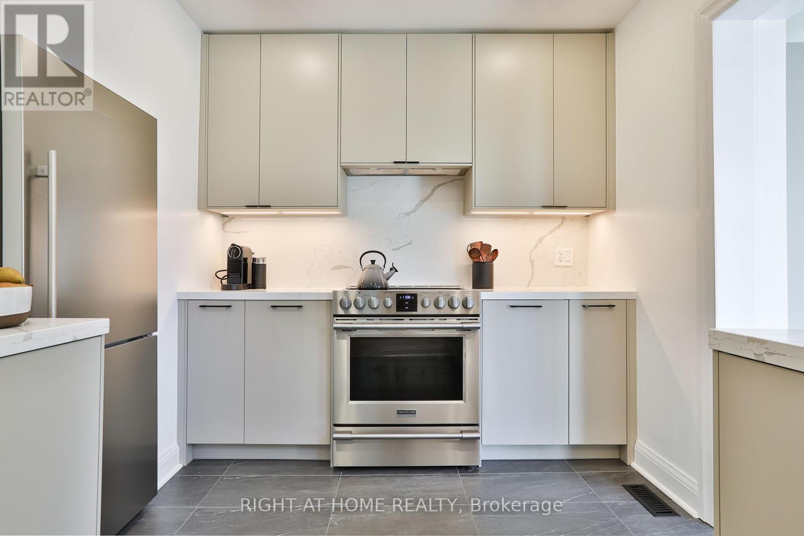 20 Amesbury Drive, Toronto, Ontario  M6M 4H4 - Photo 12 - W12163687