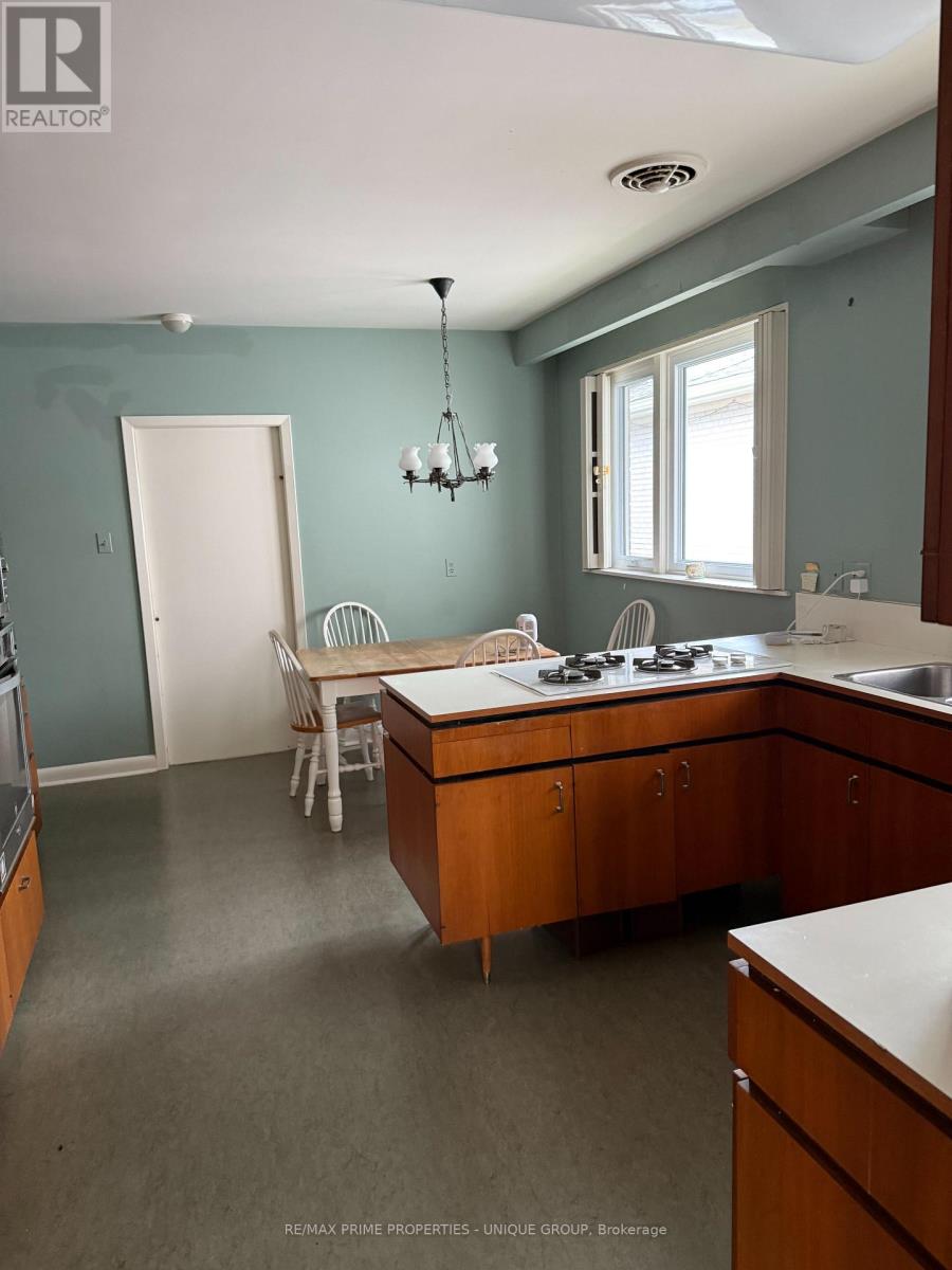 86 Prue Avenue, Toronto, Ontario  M6B 1R5 - Photo 7 - C12169350