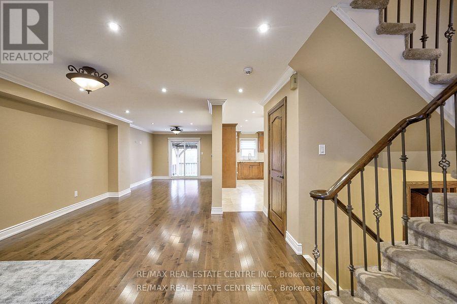 4602 Pemmican Trail, Mississauga, Ontario  L4Z 2M1 - Photo 5 - W12169726