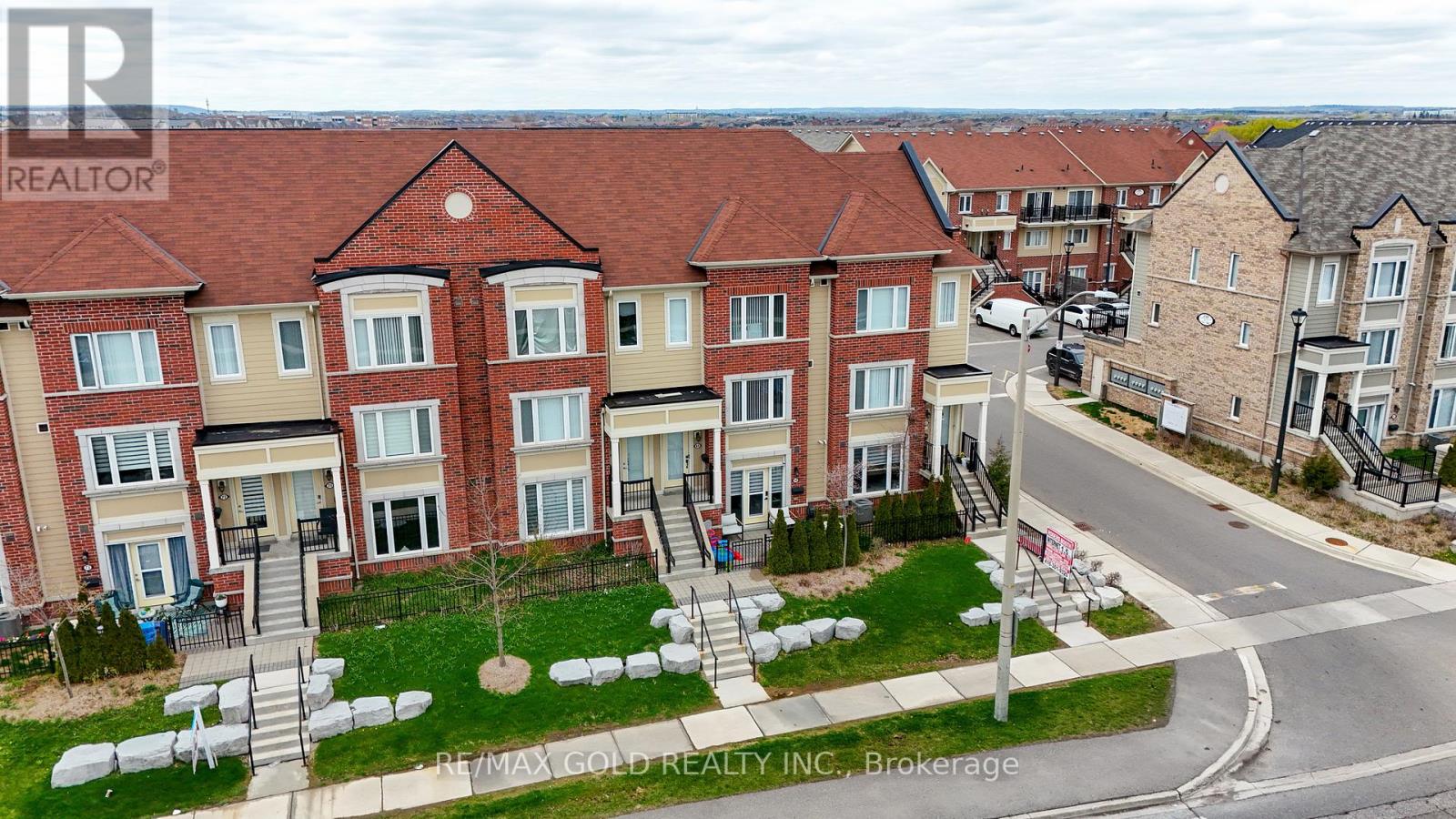 68 - 250 Sunny Meadow Boulevard S, Brampton, Ontario  L6R 3Y6 - Photo 2 - W12169746