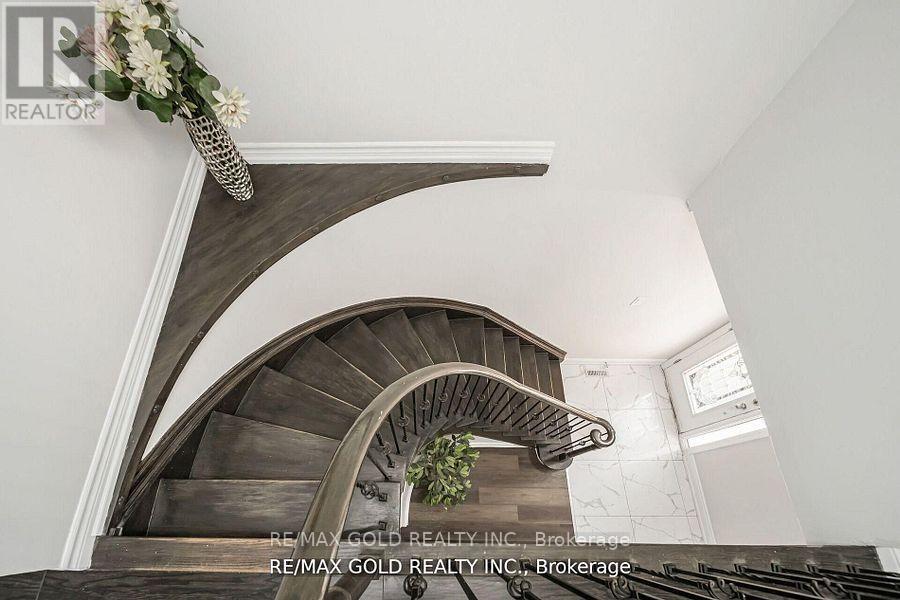 167 Ecclestone Drive, Brampton, Ontario  L6X 3R1 - Photo 4 - W12169758