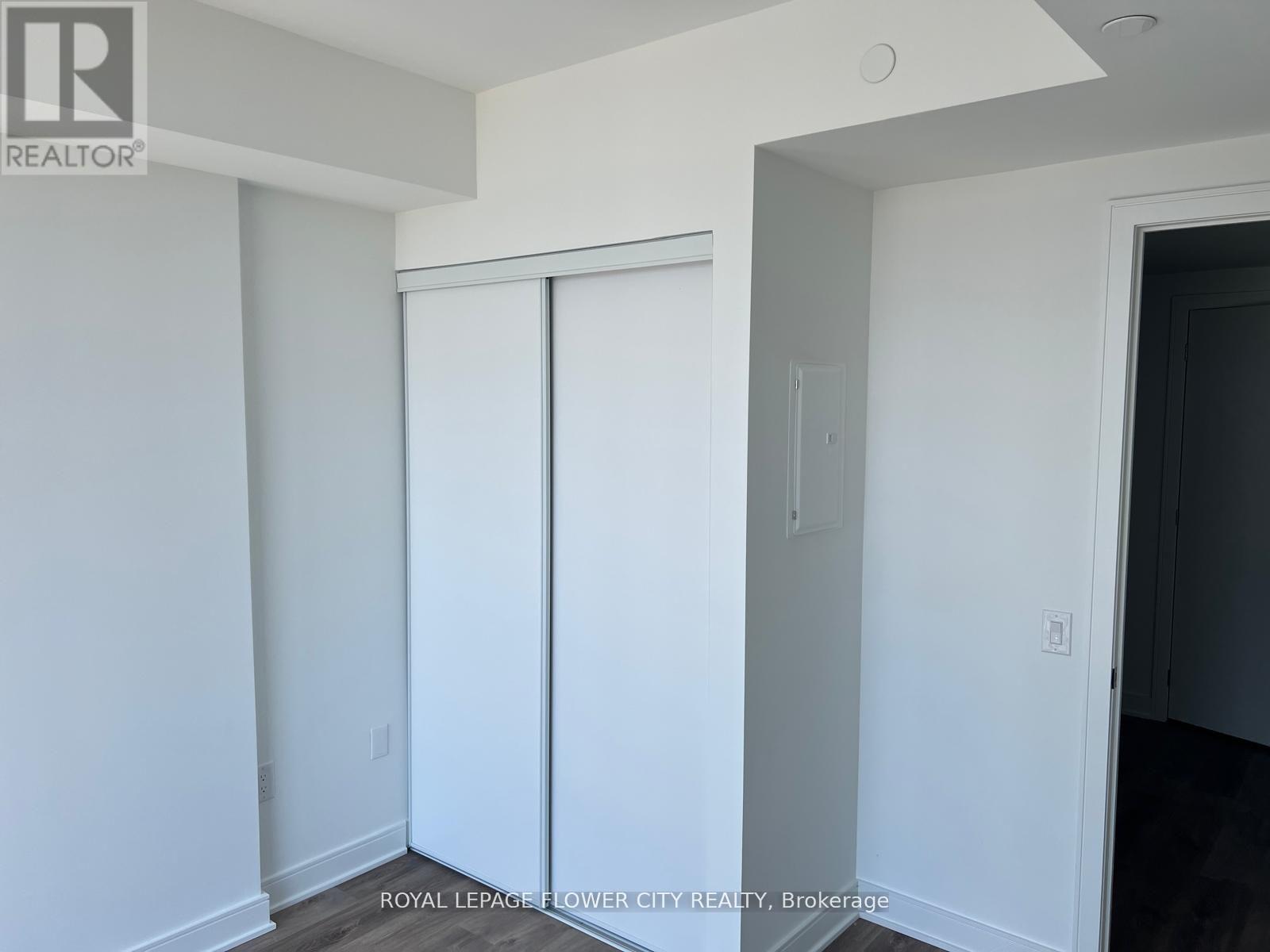 1121 - 86 Dundas Street, Mississauga, Ontario  L5A 1W4 - Photo 10 - W12169778