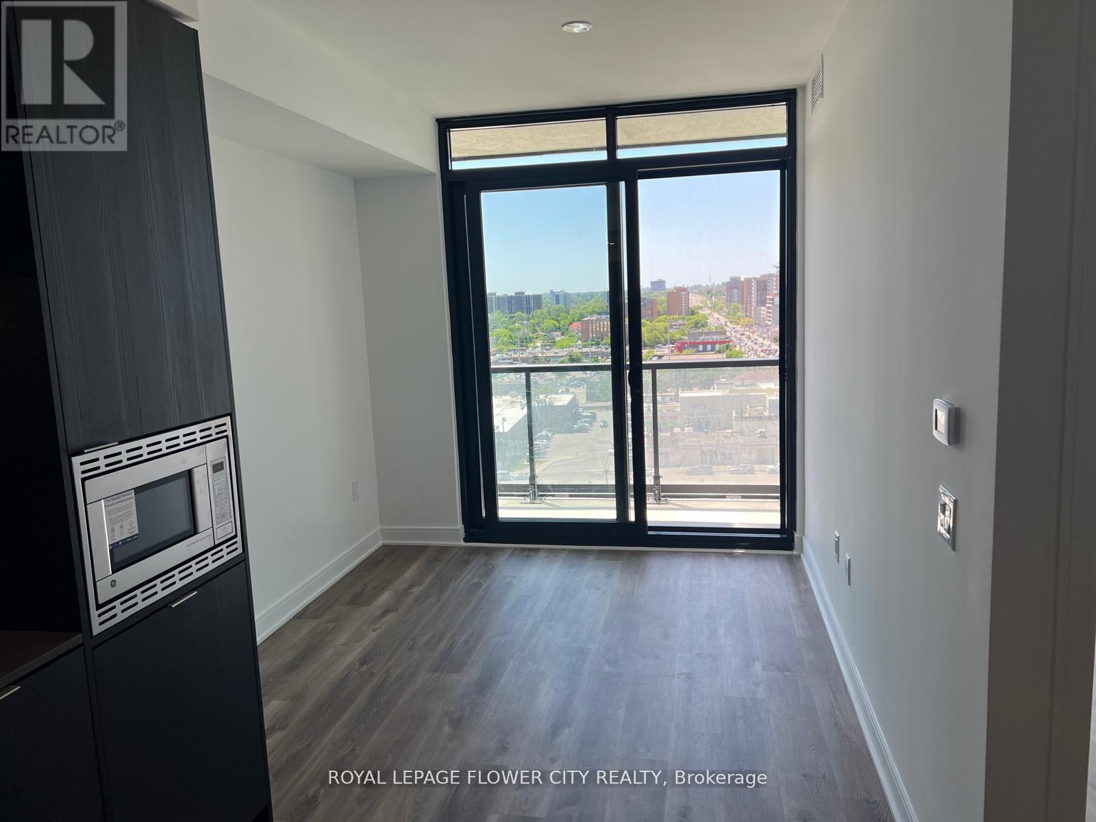 1121 - 86 Dundas Street, Mississauga, Ontario  L5A 1W4 - Photo 6 - W12169778