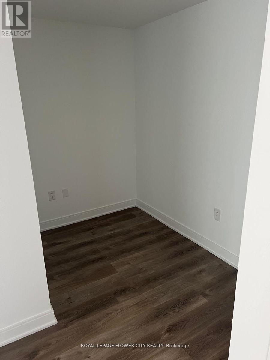 1121 - 86 Dundas Street, Mississauga, Ontario  L5A 1W4 - Photo 8 - W12169778
