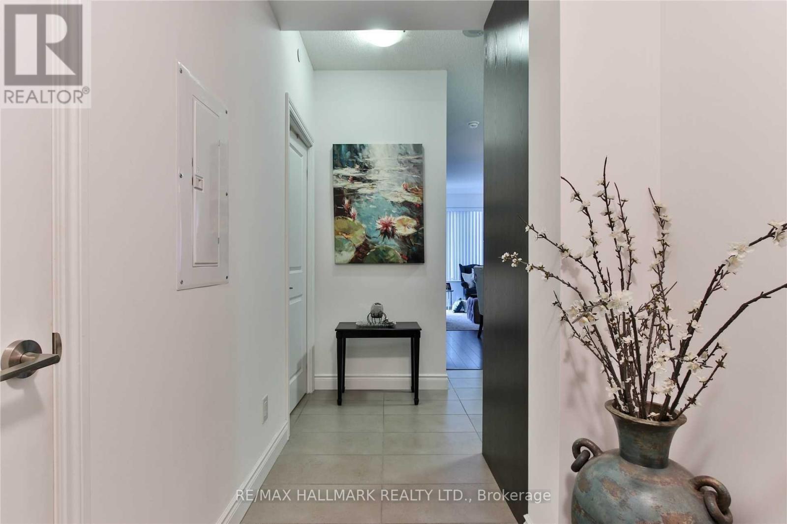 221 - 277 South Park Road, Markham, Ontario  L3T 0B5 - Photo 2 - N12169612