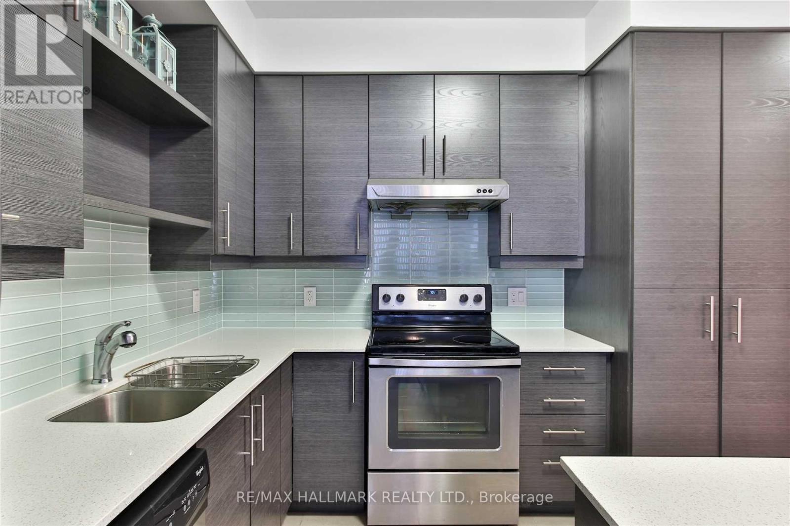 221 - 277 South Park Road, Markham, Ontario  L3T 0B5 - Photo 7 - N12169612