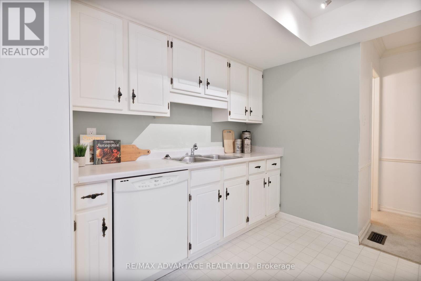 247 Everglade Crescent, London North, Ontario  N6H 4M7 - Photo 10 - X12169802