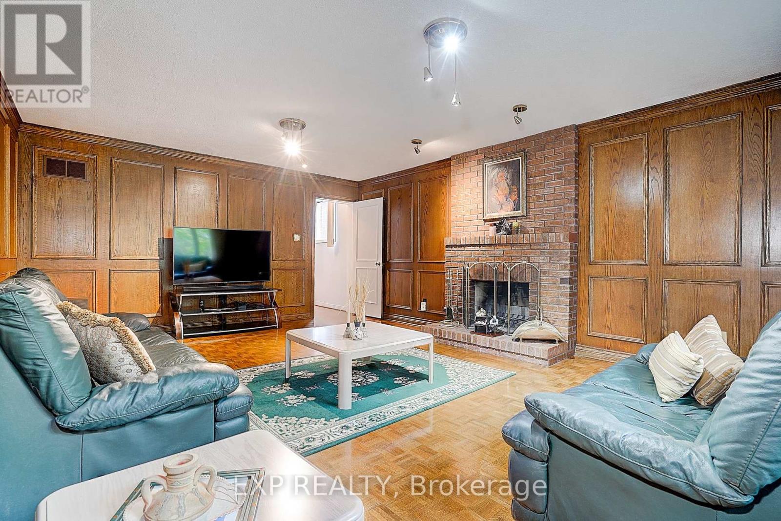 4458 BATHURST STREET, Toronto, Ontario