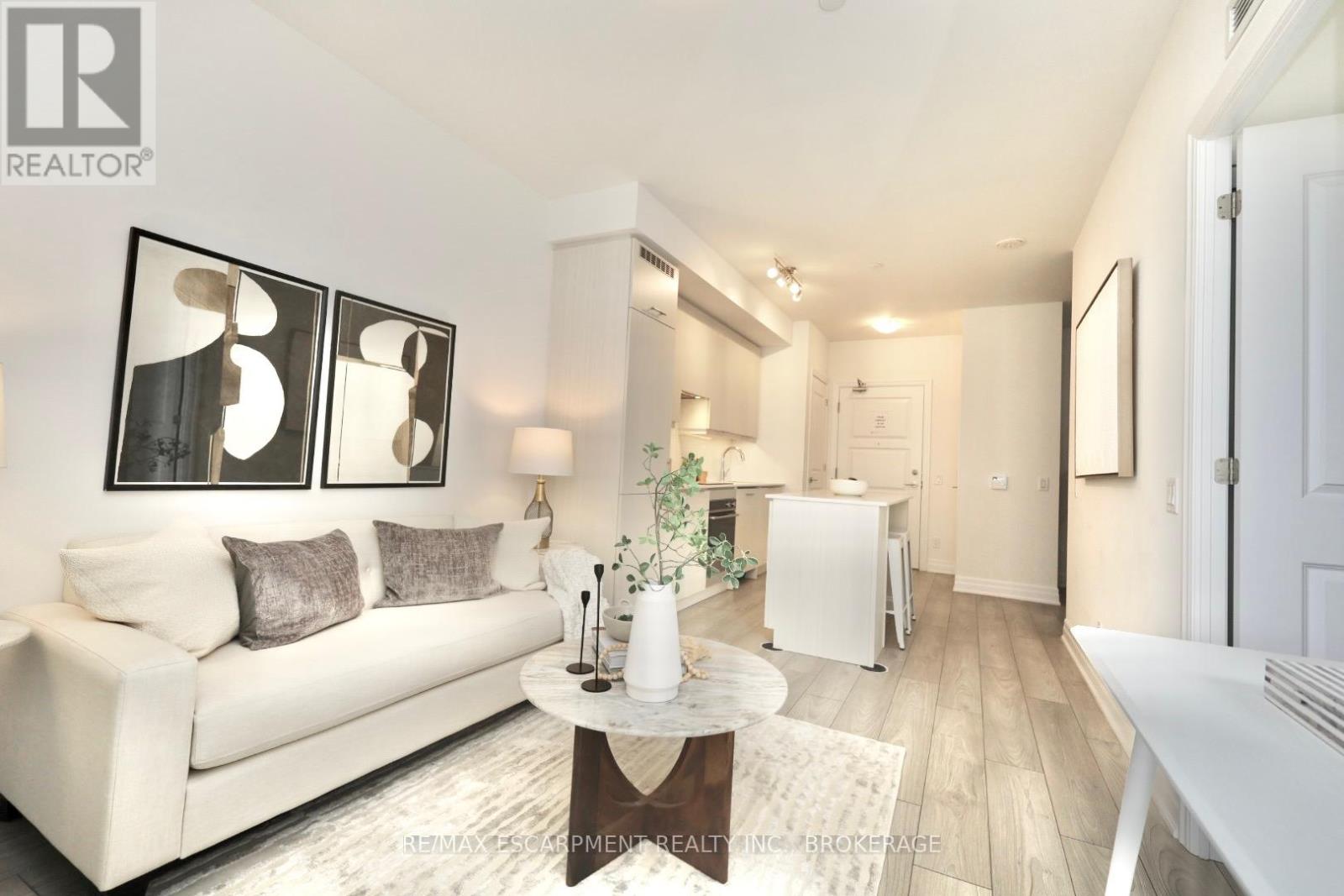 2203 - 36 Elm Drive W, Mississauga (City Centre), Ontario  L3B 0N3 - Photo 6 - W12169883