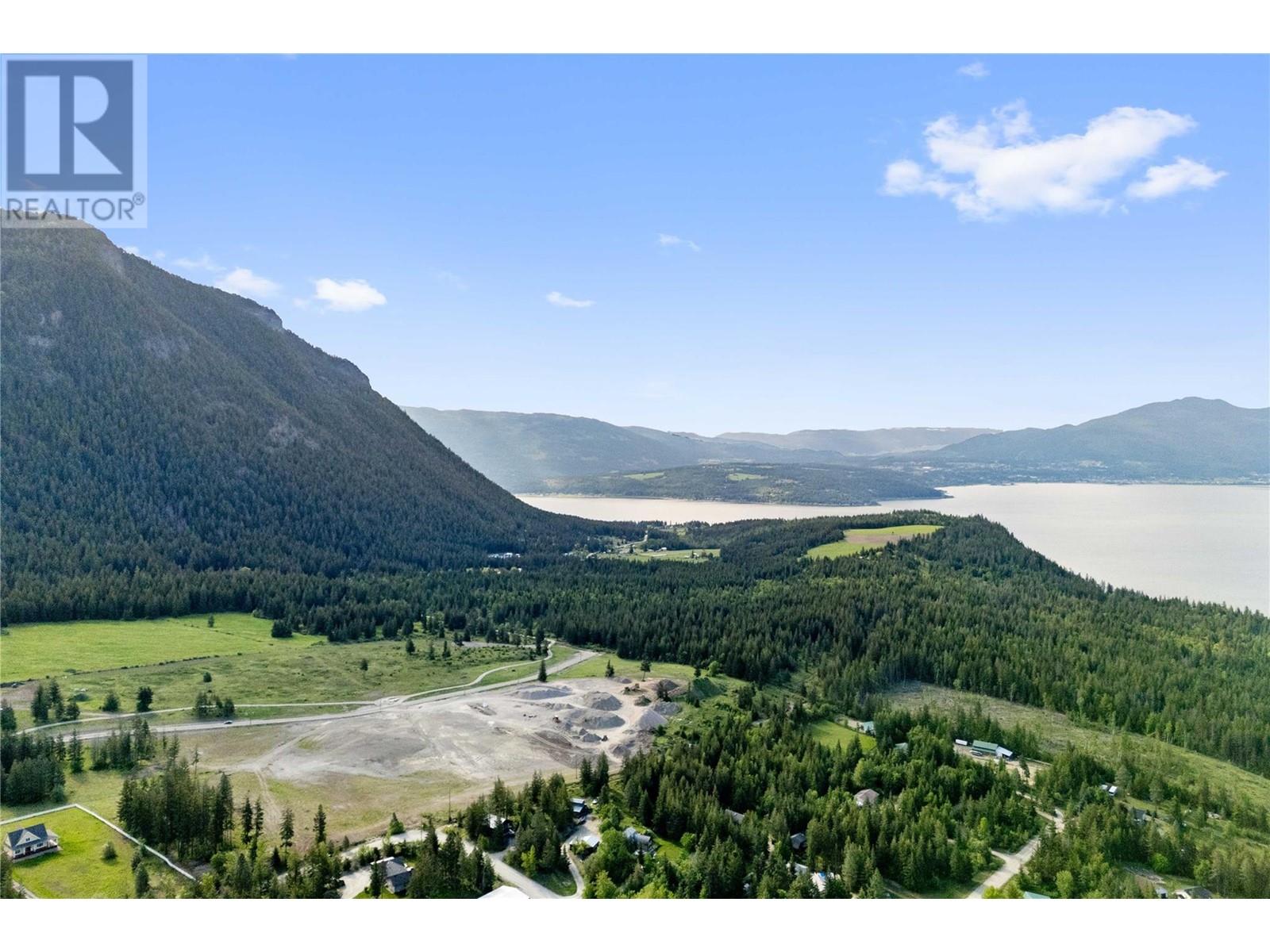 3690 Ford Road, Tappen, BC V0E2X0