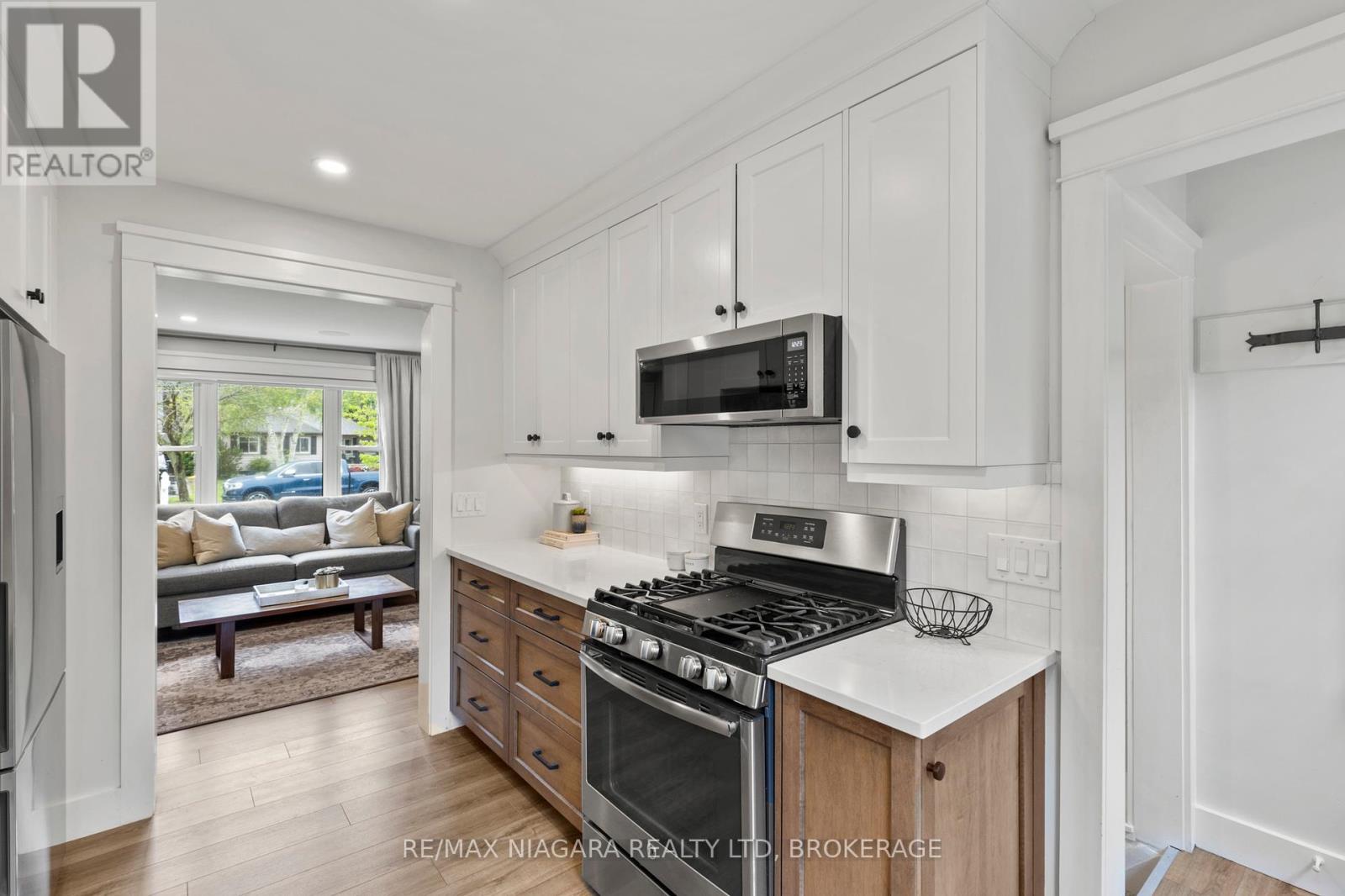 35 Tecumseh Street, St. Catharines (Bunting/linwell), Ontario  L2M 2M5 - Photo 7 - X12169796