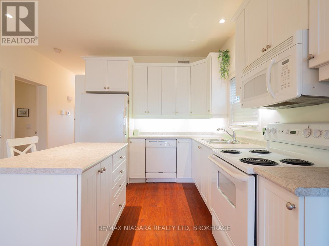 95 Lakeshore Road W, Port Colborne, Ontario  L3K 2S2 - Photo 10 - X12169800