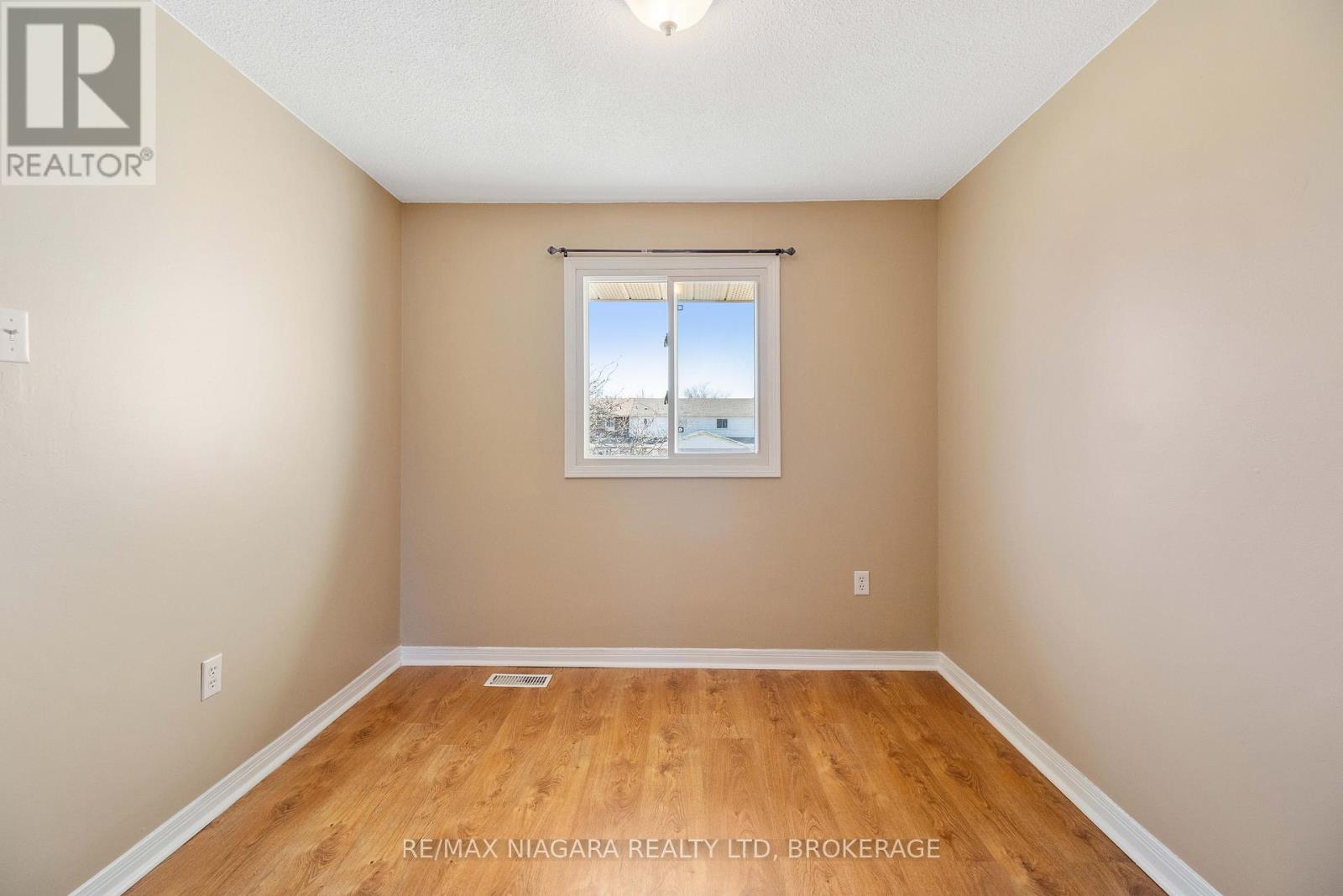 18 Julie Drive, Thorold (Confederation Heights), Ontario  L2V 4L5 - Photo 20 - X12169944