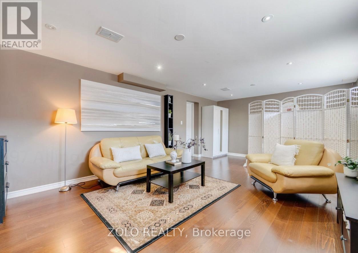 97 ALLINGHAM GARDENS, Toronto, Ontario