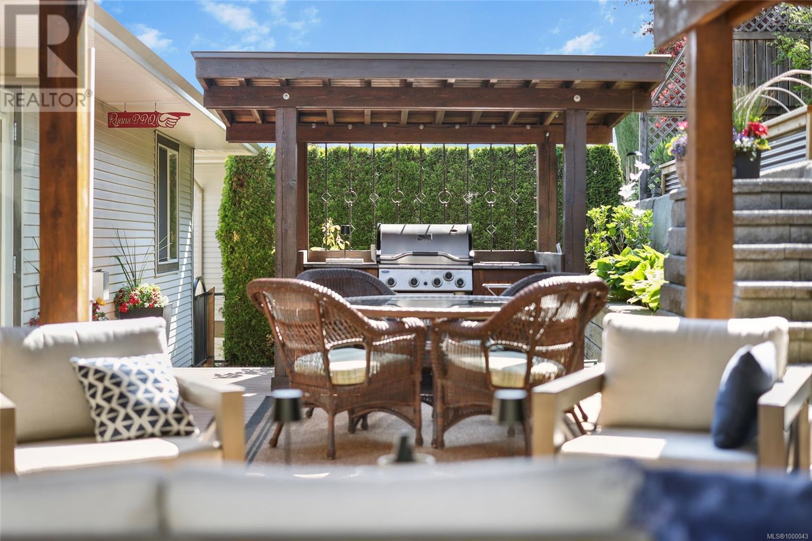 Property at 5248 Laguna Way image 2