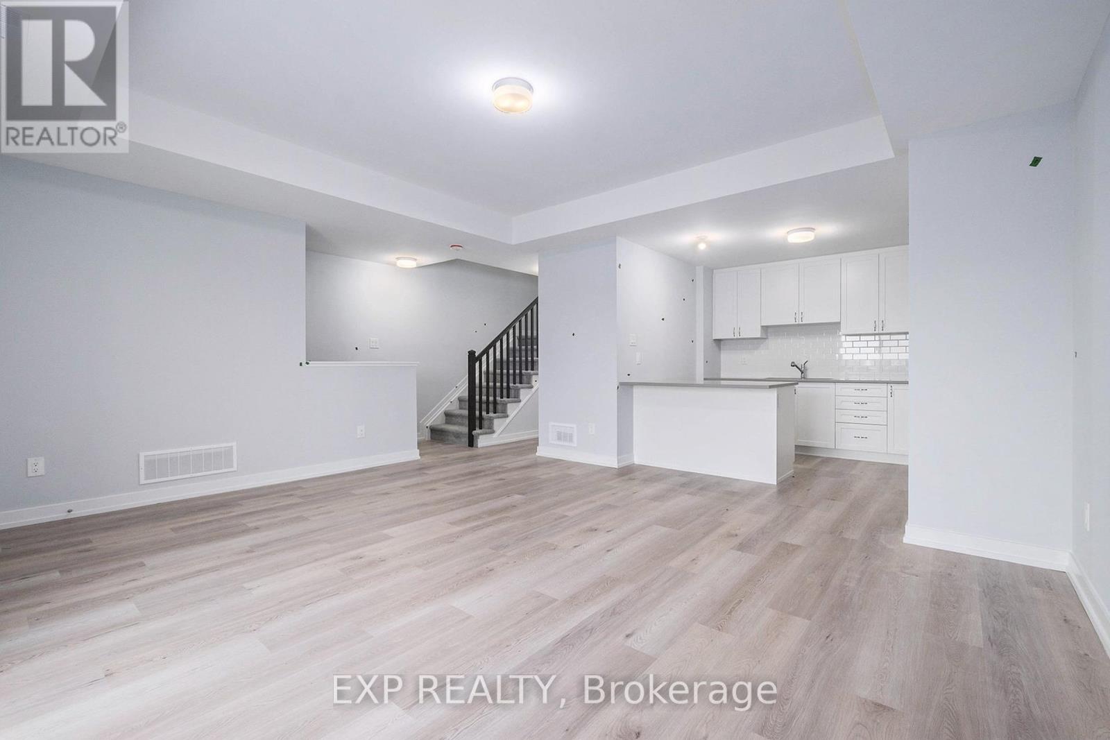 231 David Lewis Private, Ottawa, Ontario  K4A 5S7 - Photo 4 - X12169904