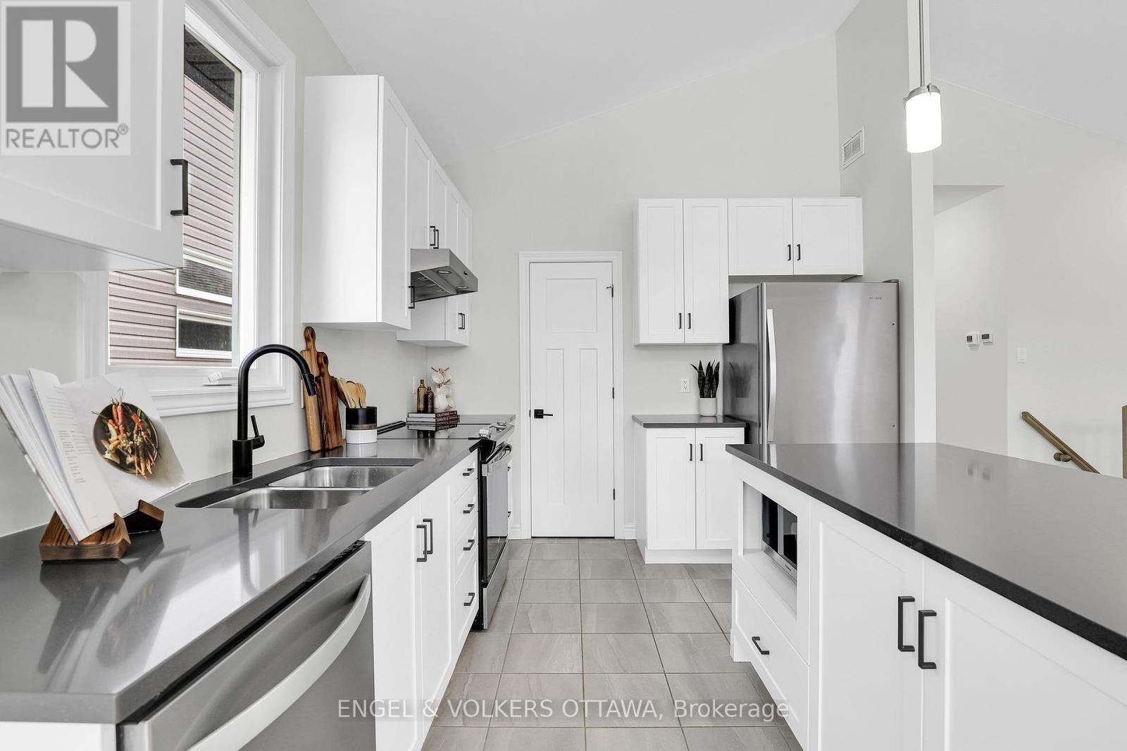 32 Seabert Drive, Arnprior, Ontario  K7S 3N2 - Photo 22 - X12169955