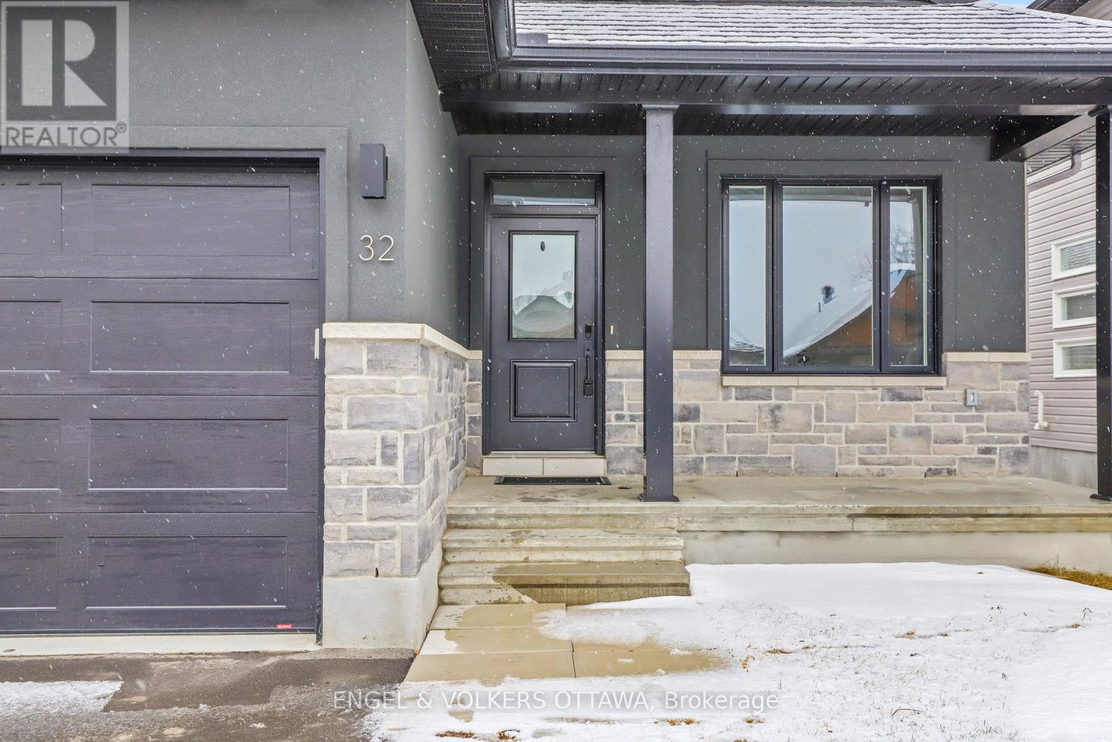 32 Seabert Drive, Arnprior, Ontario  K7S 3N2 - Photo 3 - X12169955