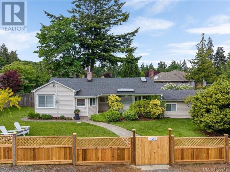521 Arbutus St, Qualicum Beach, British Columbia