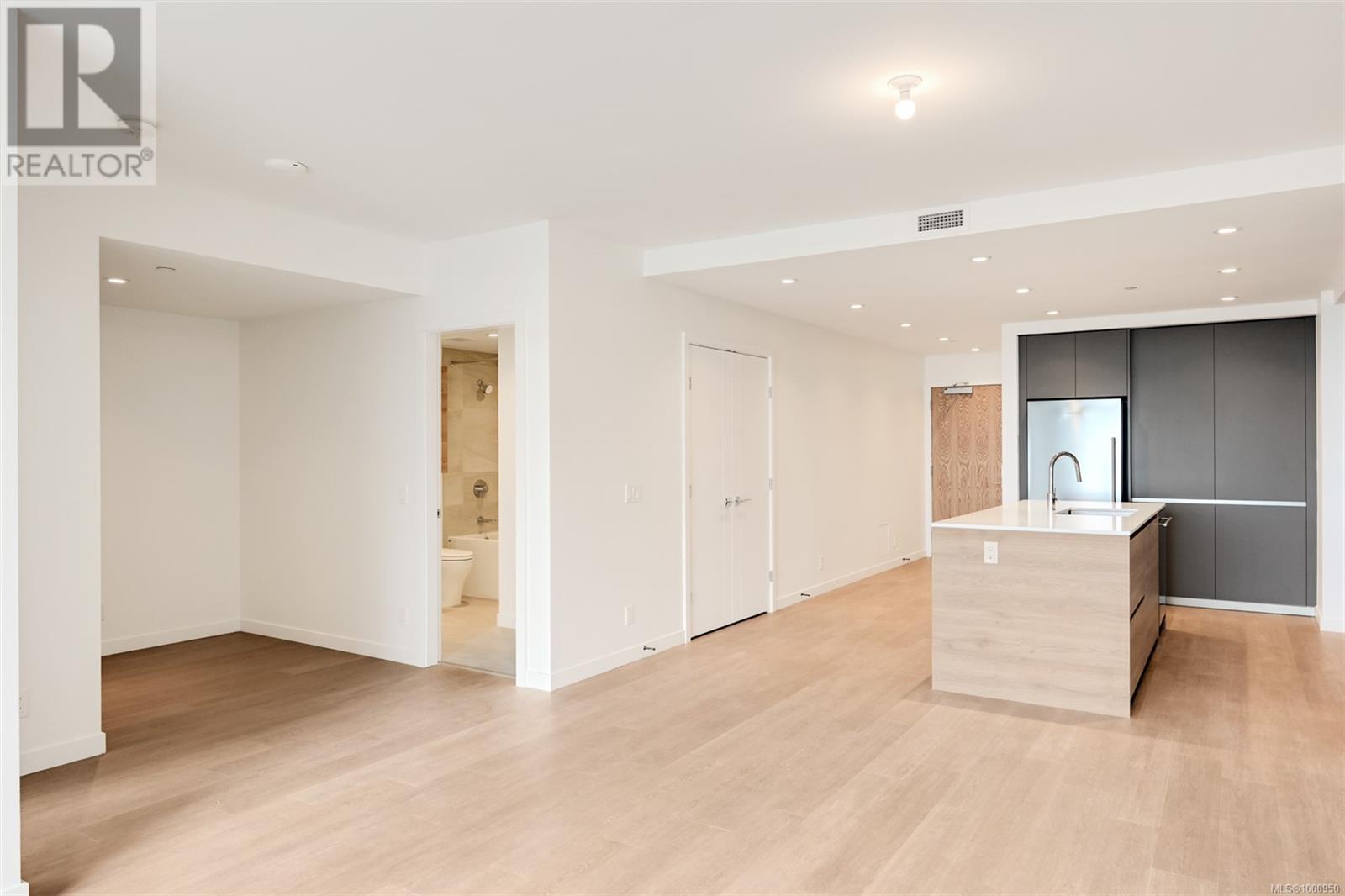 103 369 Tyee Rd, Victoria real estate listing 1000950 for sale