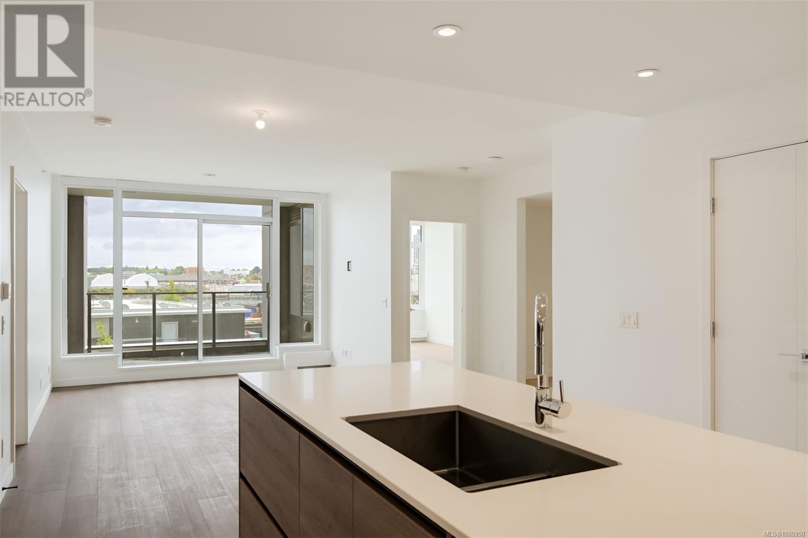 103 369 Tyee Rd, Victoria, British Columbia  V9A 0B6 - Photo 17 - 1000950