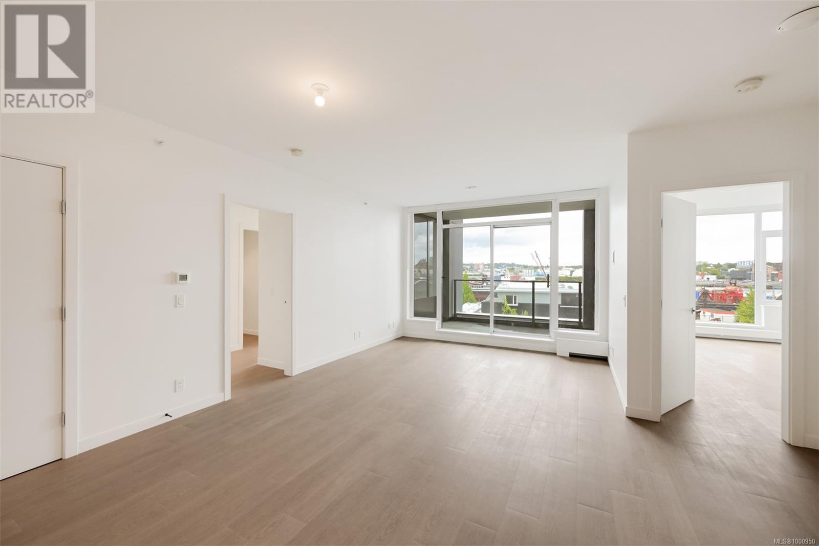 103 369 Tyee Rd, Victoria, British Columbia  V9A 0B6 - Photo 2 - 1000950