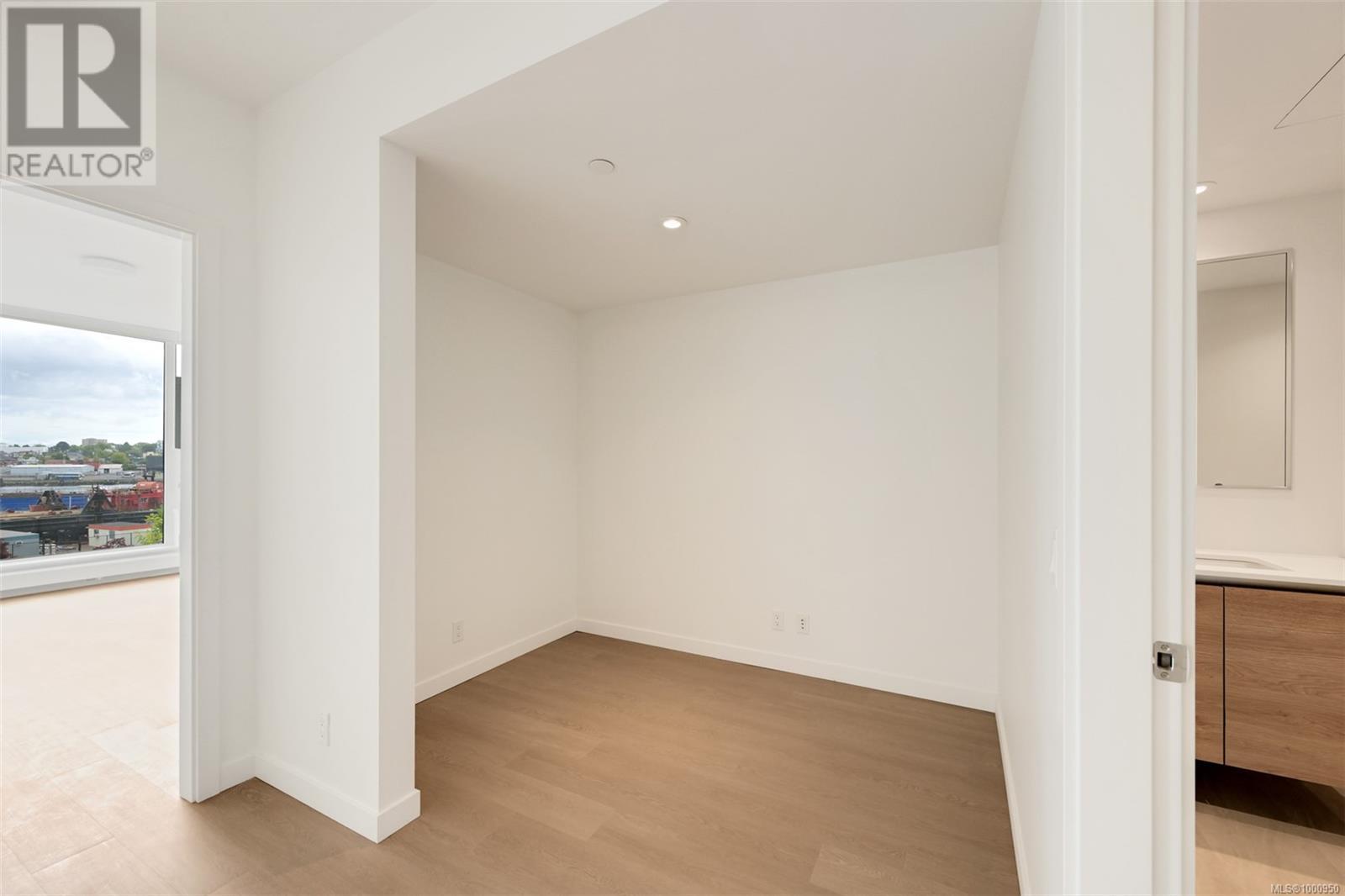 103 369 Tyee Rd, Victoria real estate listing 1000950 for sale