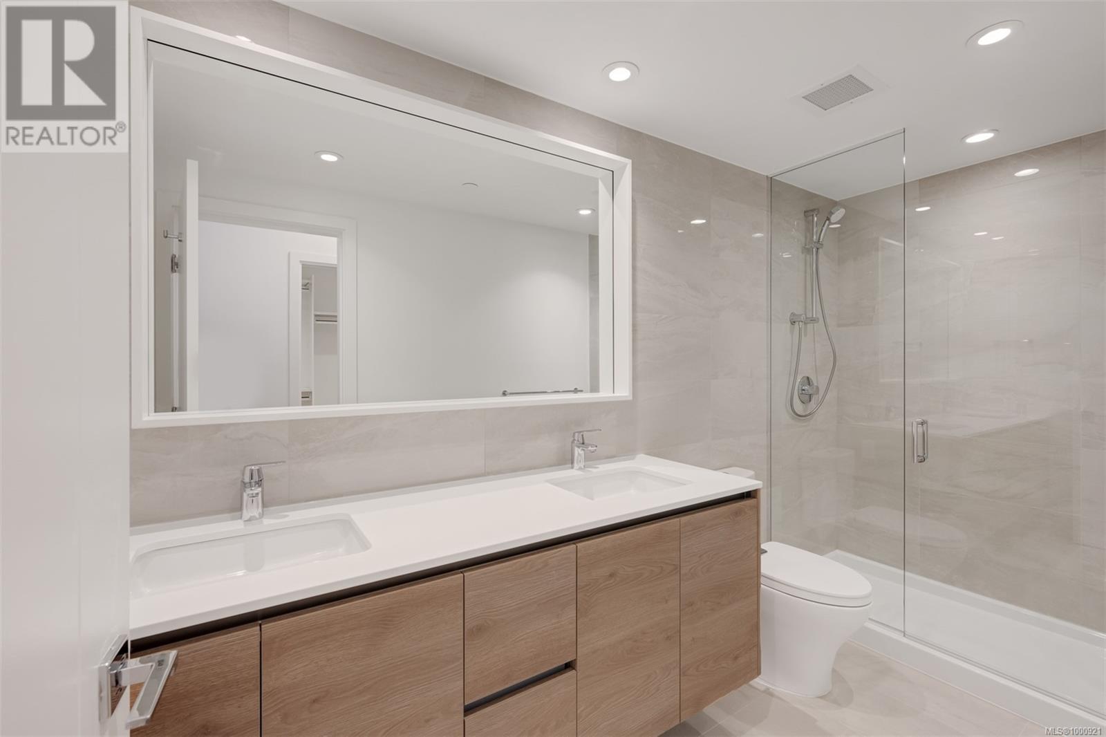 109 369 Tyee Rd, Victoria real estate listing 1000921 for sale