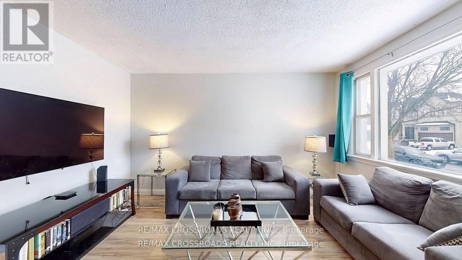 260 Connaught Avenue, Toronto (Newtonbrook West), Ontario  M2M 1H5 - Photo 4 - C12169847
