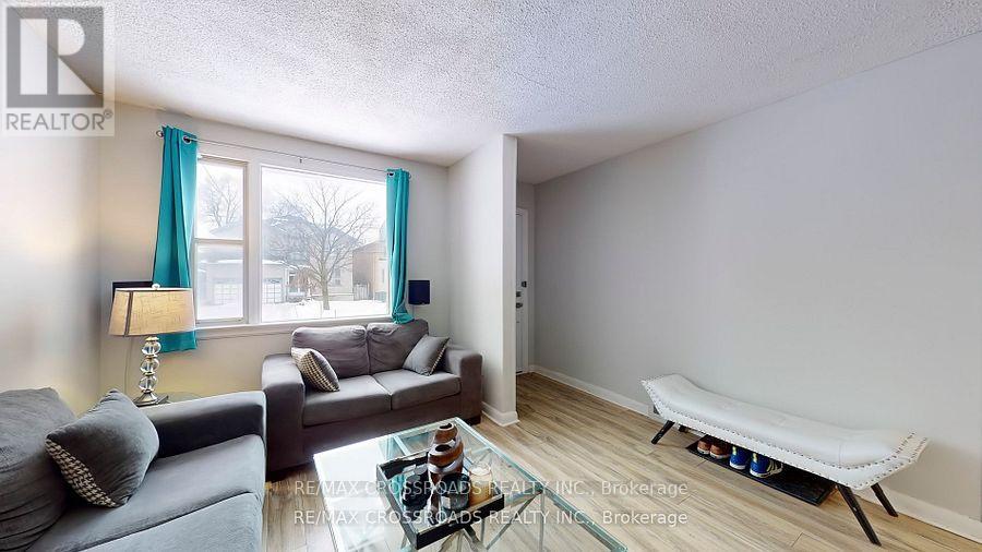 260 Connaught Avenue, Toronto (Newtonbrook West), Ontario  M2M 1H5 - Photo 6 - C12169847