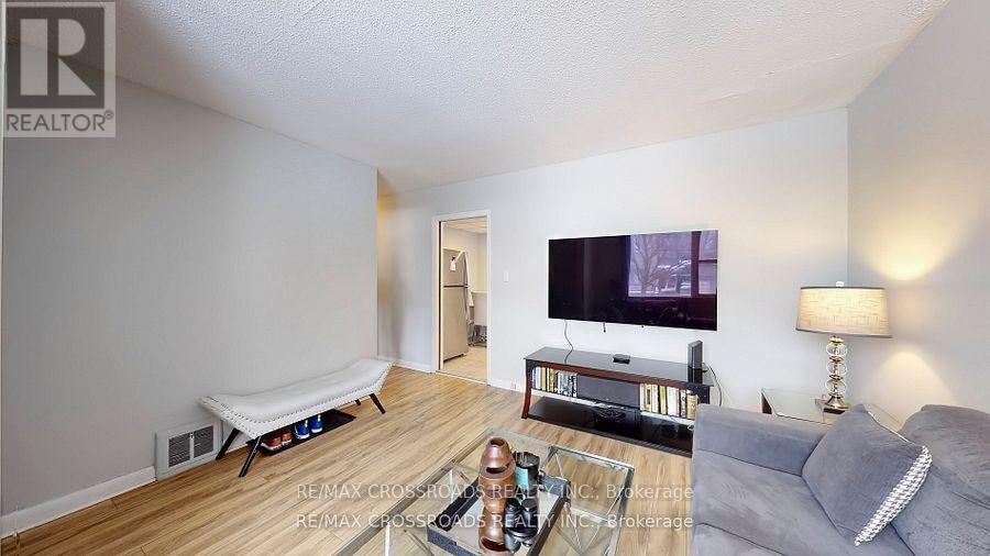 260 Connaught Avenue, Toronto (Newtonbrook West), Ontario  M2M 1H5 - Photo 7 - C12169847
