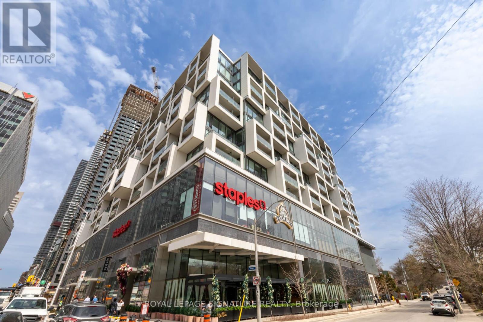 737 - 8 HILLSDALE AVENUE, Toronto, Ontario