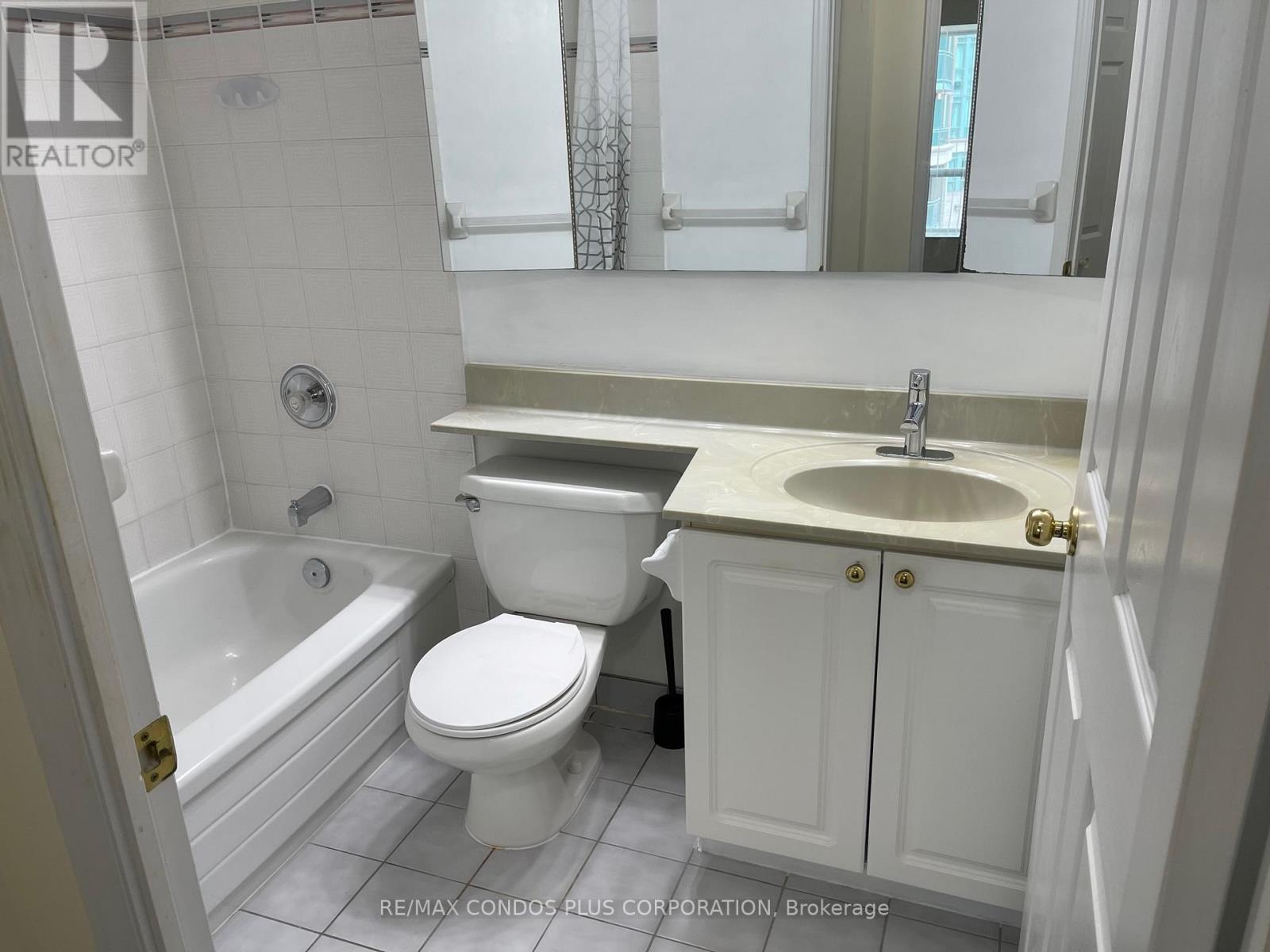 301 - 8 Pemberton Avenue, Toronto, Ontario  M2M 4K8 - Photo 11 - C12169928