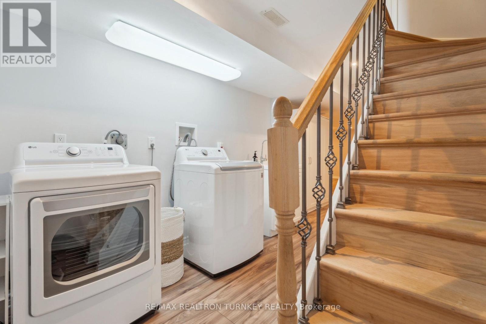 456 Bartholomew Drive, Newmarket (Summerhill Estates), Ontario  L3X 2E5 - Photo 38 - N12169807