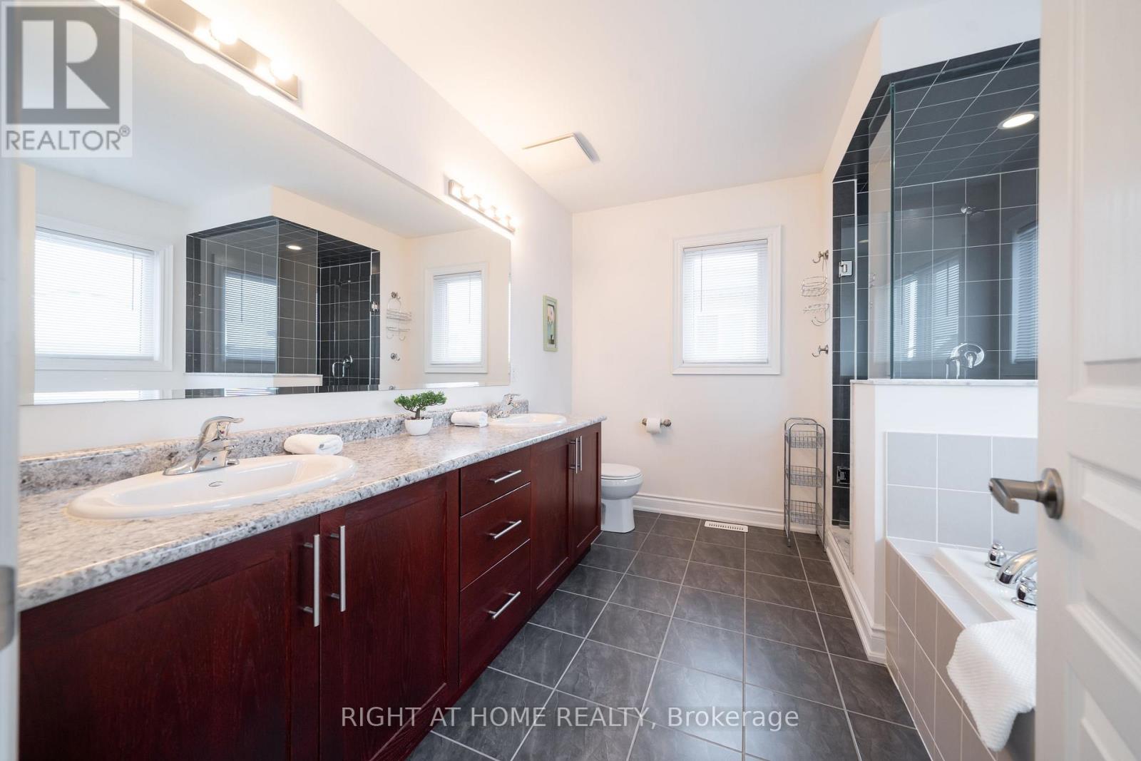 82 John Link Avenue, Georgina (Sutton & Jackson's Point), Ontario  L0E 1R0 - Photo 25 - N12169907