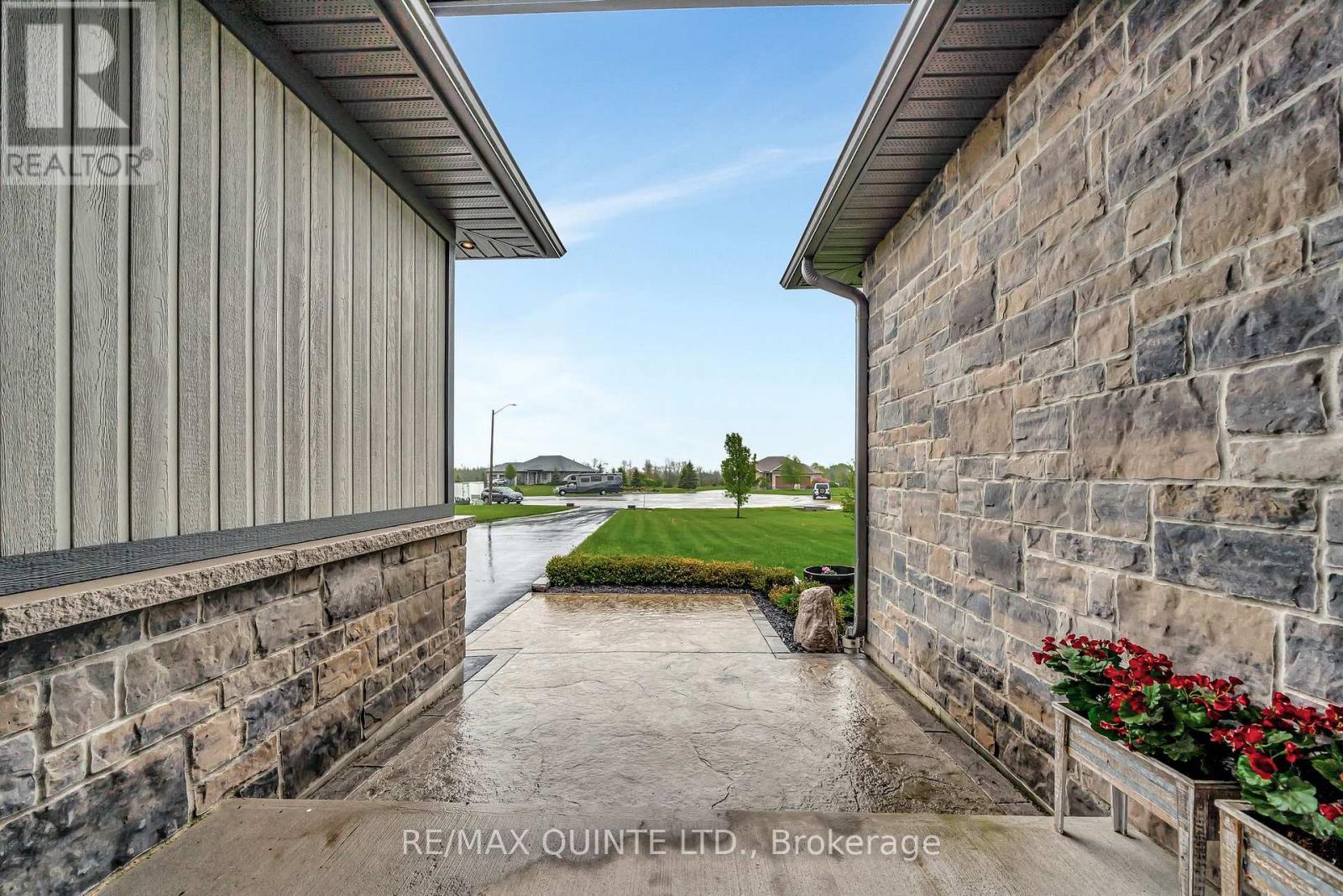 39 Woodland Trail, Prince Edward County, Ontario  K8N 4Z1 - Photo 4 - X12169988