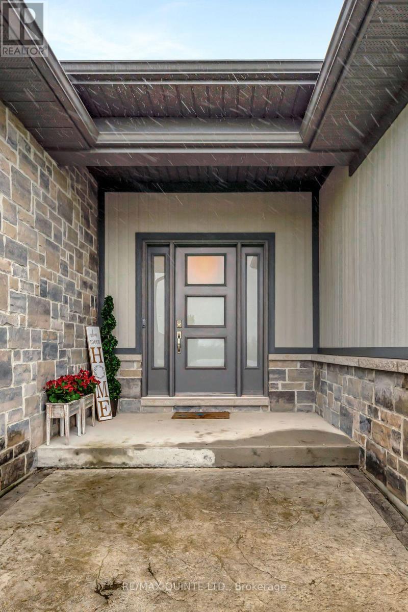 39 Woodland Trail, Prince Edward County, Ontario  K8N 4Z1 - Photo 5 - X12169988