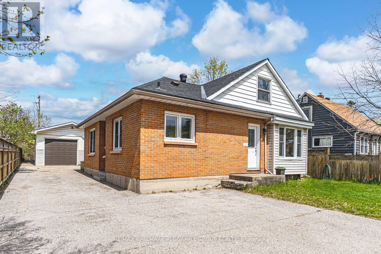 98 DONALD STREET, Barrie, Ontario