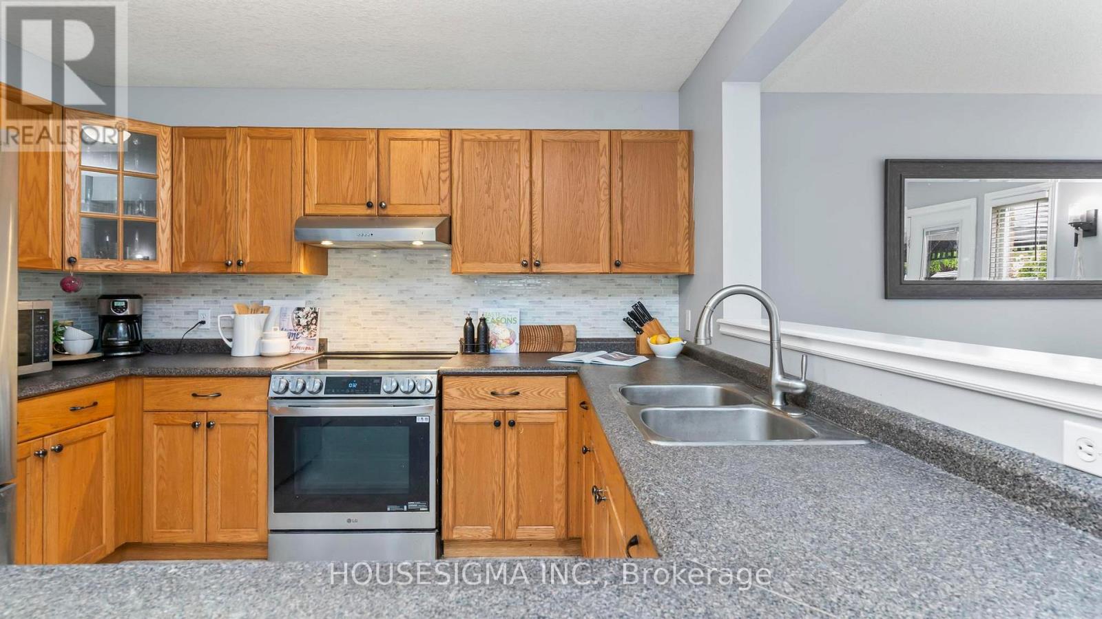 Photo 11 of 42 for 21 Goldenrod Court