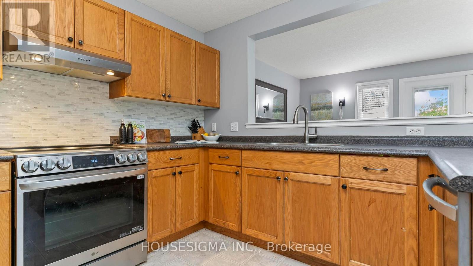 Photo 12 of 42 for 21 Goldenrod Court