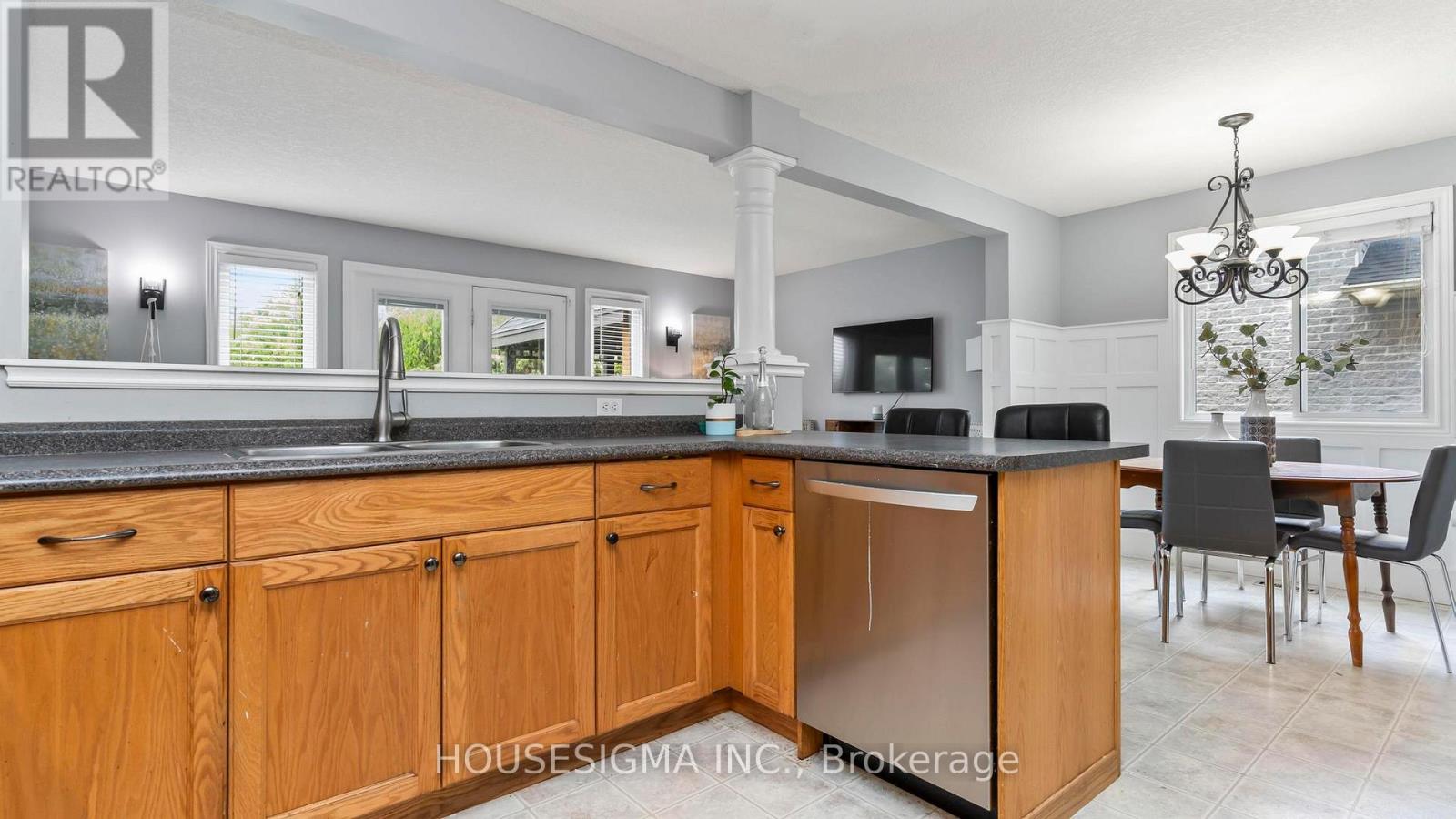 Photo 13 of 42 for 21 Goldenrod Court