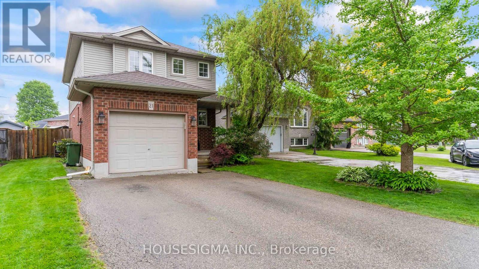Photo 2 of 42 for 21 Goldenrod Court