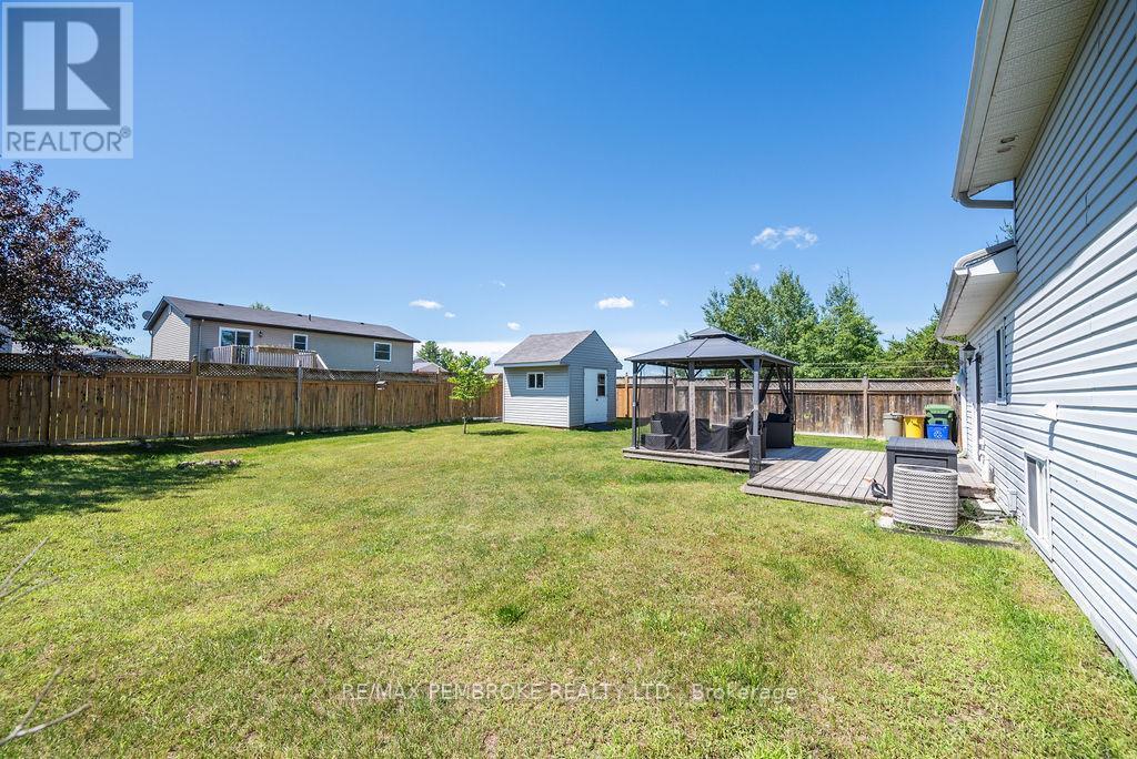 15 Gerald Avenue, Petawawa, Ontario  K8H 2Y3 - Photo 31 - X12170037