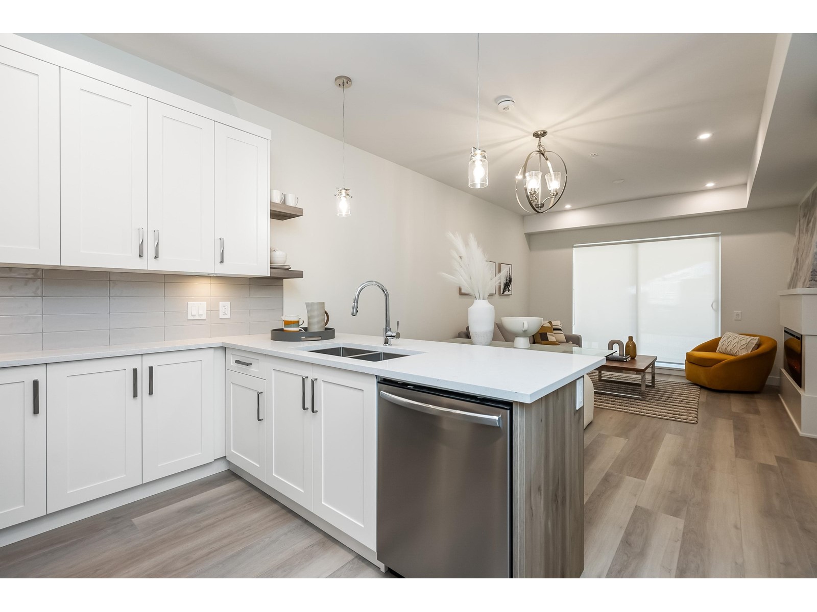 319 8497 YOUNG ROAD|Chilliwack Proper South, Chilliwack real estate listing R3006353 for sale