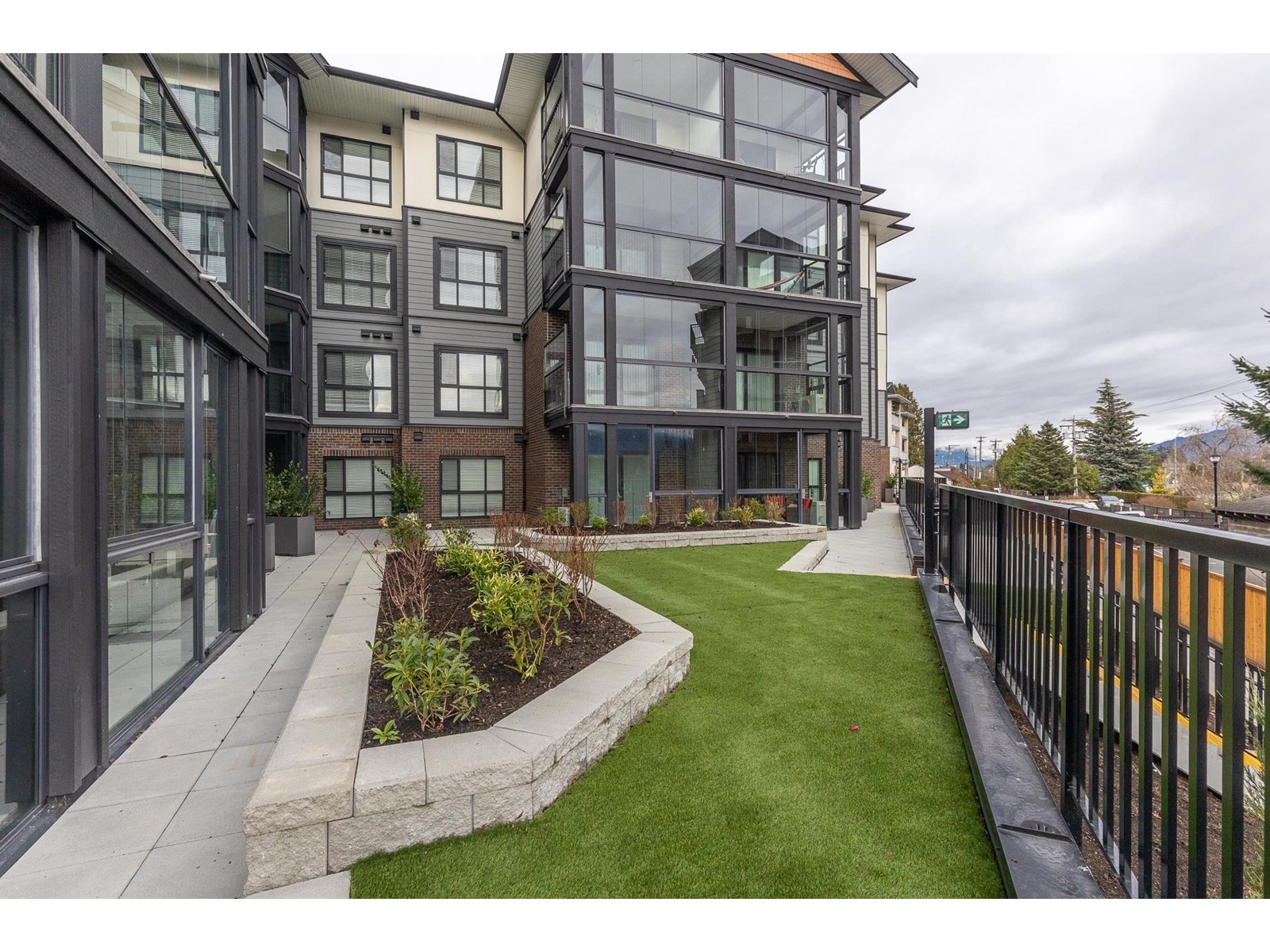 319 8497 YOUNG ROAD|Chilliwack Proper South, Chilliwack real estate listing R3006353 for sale