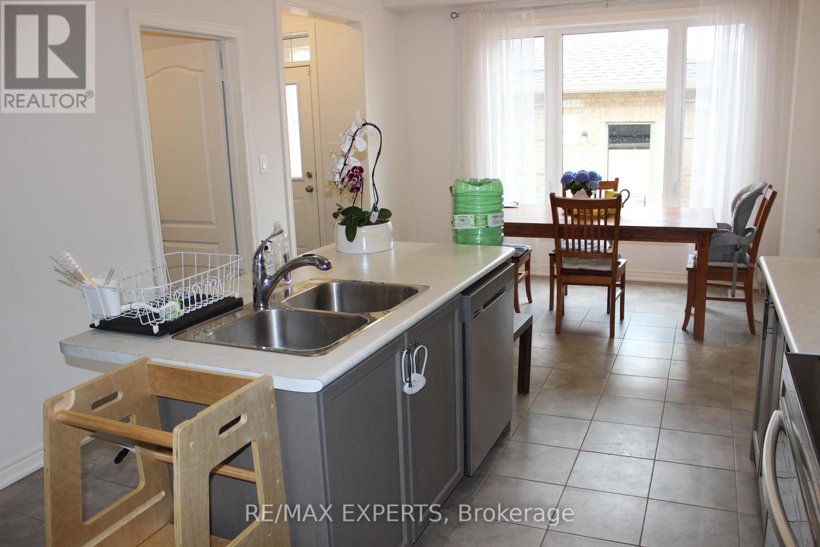 4039 Sixth Line, Oakville, Ontario  L6H 3P8 - Photo 12 - W12169809