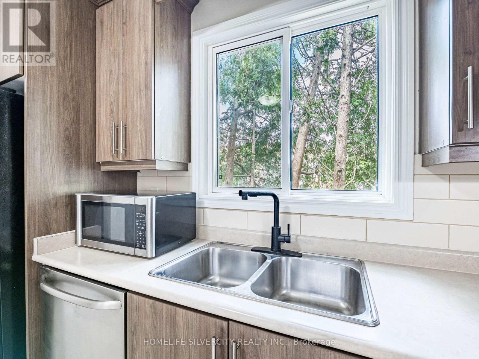 53 Charters Road W, Brampton, Ontario  L6V 2S7 - Photo 12 - W12169819