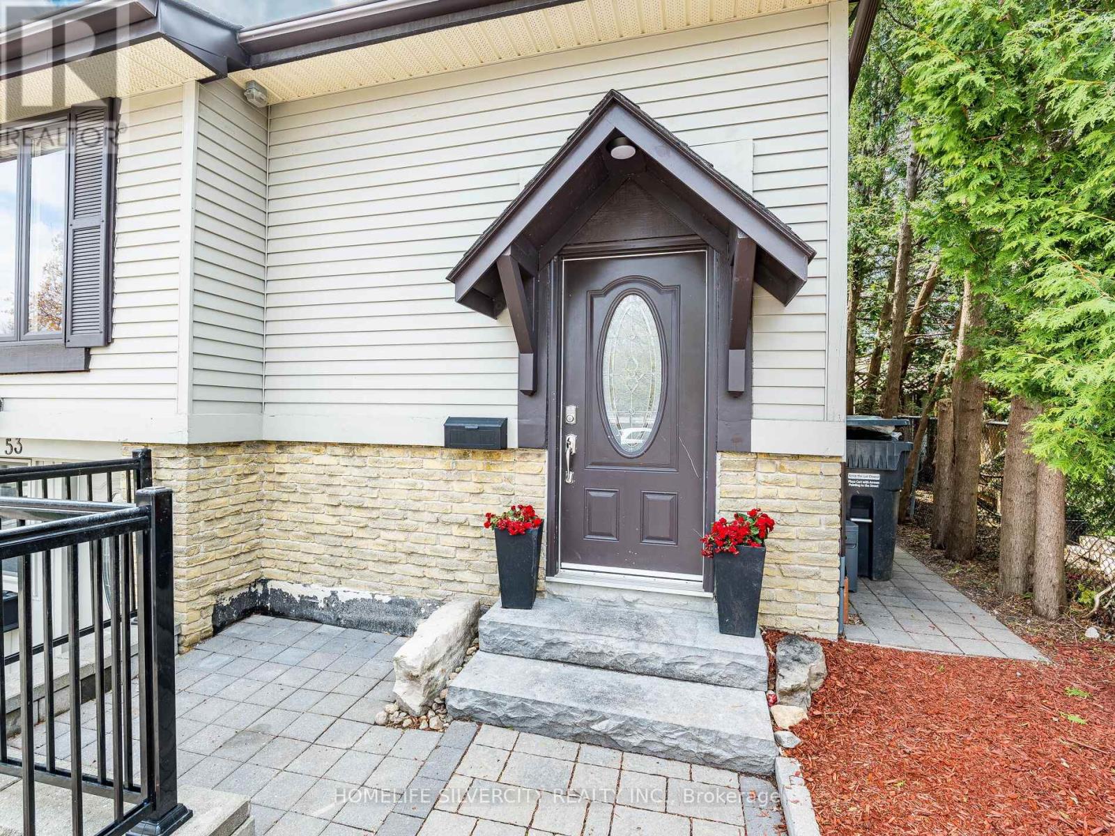 53 Charters Road W, Brampton, Ontario  L6V 2S7 - Photo 3 - W12169819
