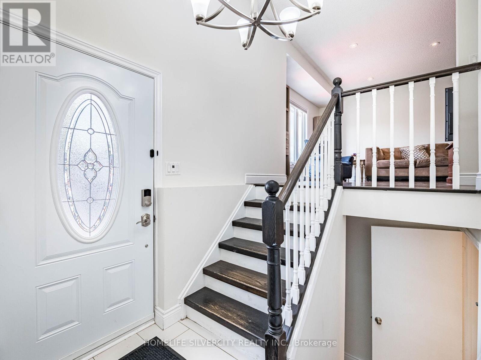53 Charters Road W, Brampton, Ontario  L6V 2S7 - Photo 6 - W12169819